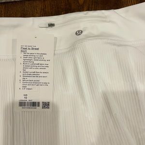 Women’s lululemon pleat to street skirt white.